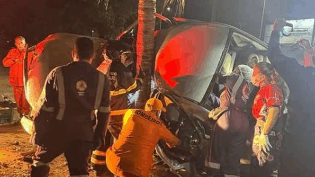 Capotamento em Arapiraca deixa motorista preso às ferragens