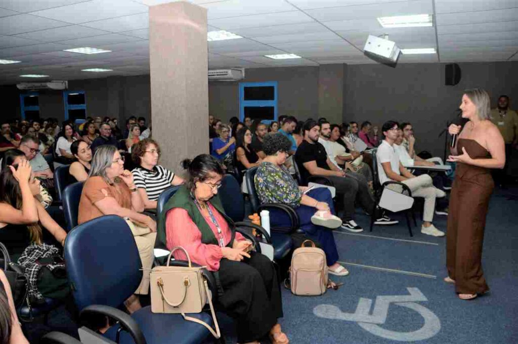 Programa Mais Médicos: Sesau acolhe novos médicos em Alagoas