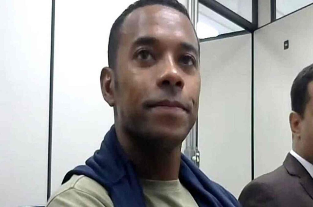 A Justiça italiana condenou Robinho a nove anos de prisão em 2017