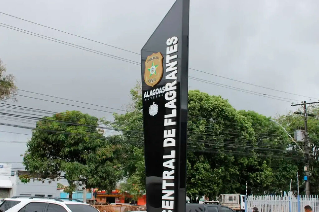 Polícia apreende 8,6 kg de maconha após suspeito fugir por esgoto em Maceió