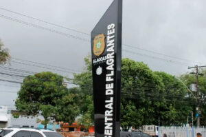 Polícia apreende 8,6 kg de maconha após suspeito fugir por esgoto em Maceió